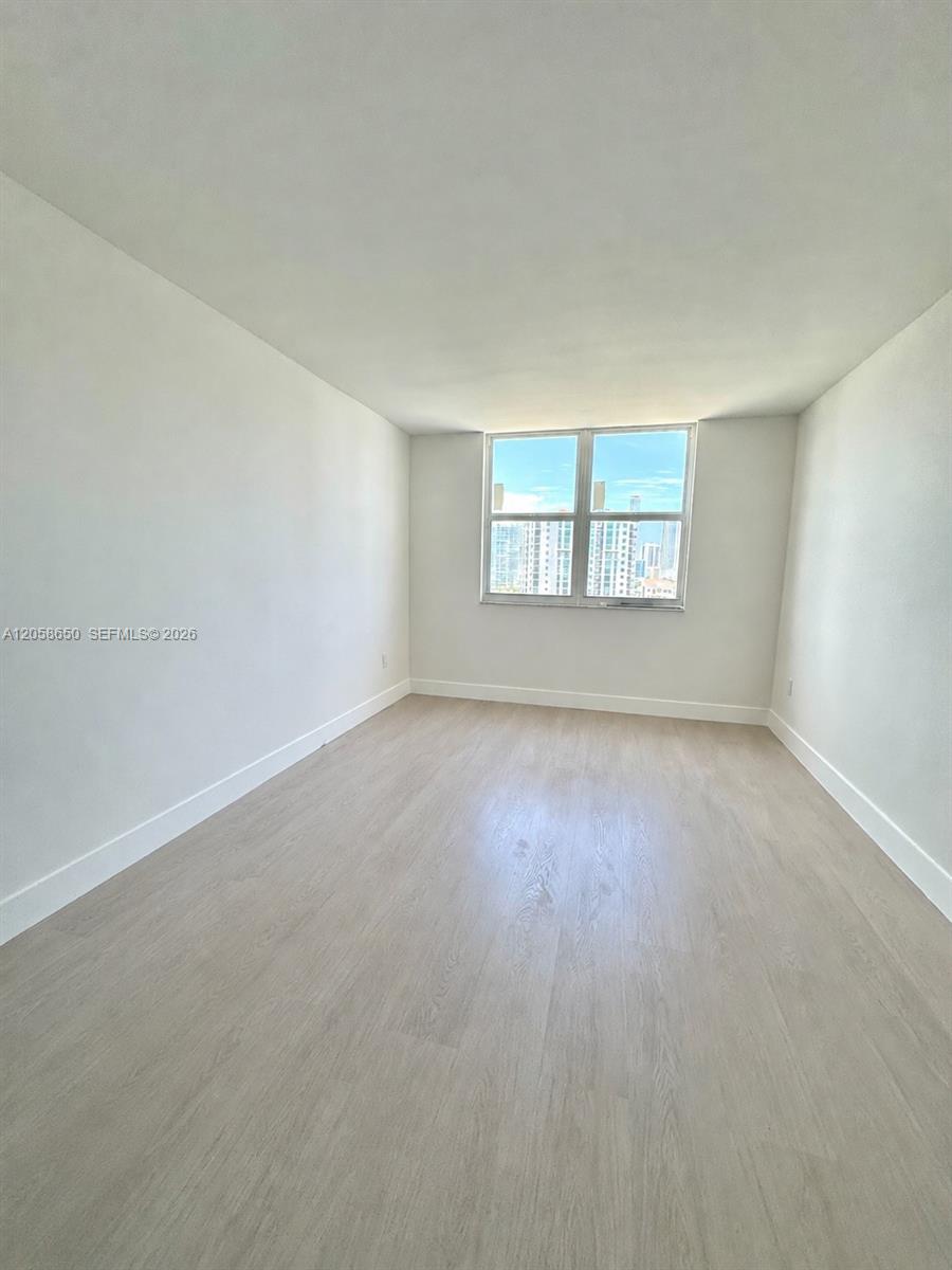 1201 1 / 2 762 sq. ft. $ 2026-07-23 0 Photo