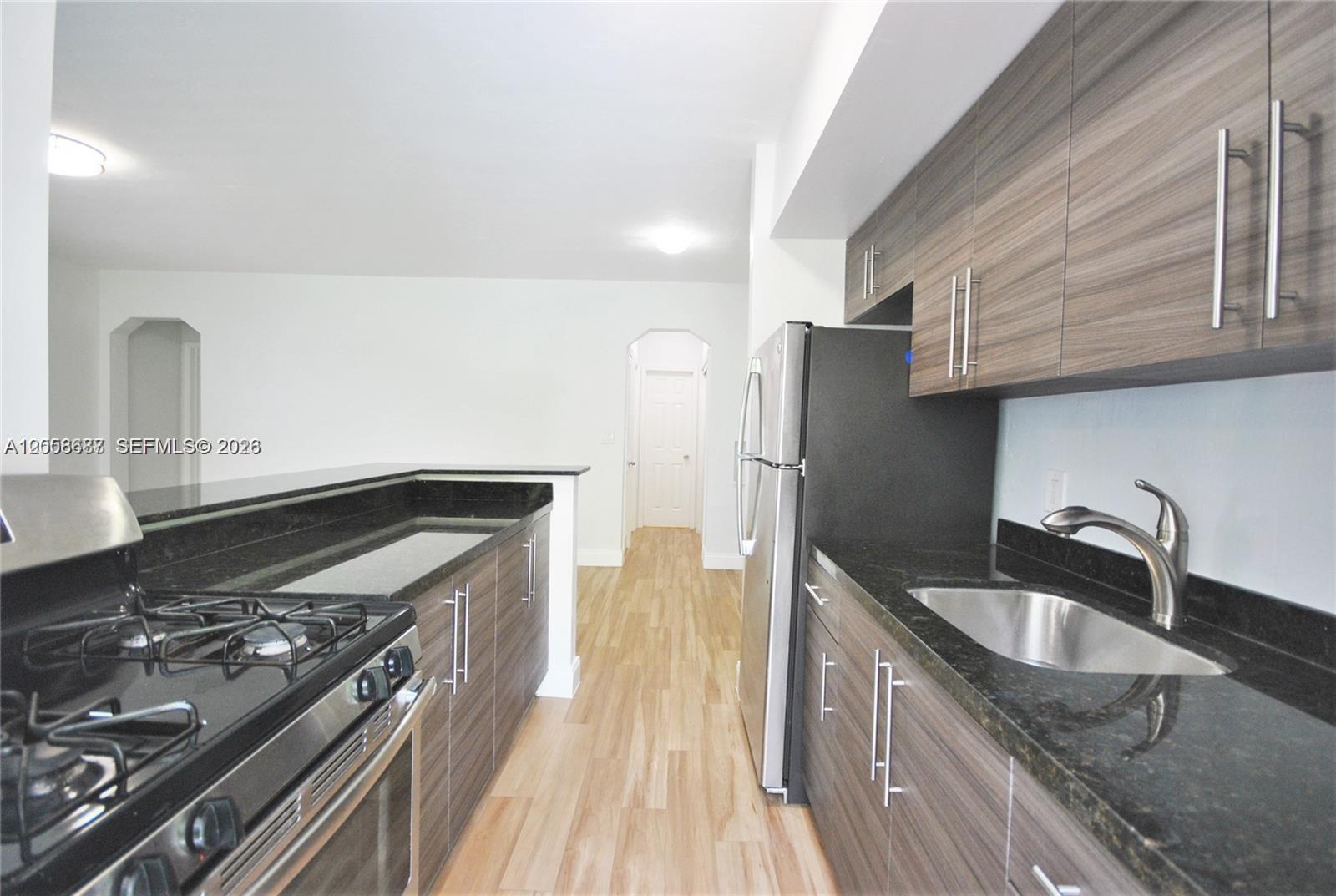 Ver detalles / 5450 sq. ft. $ 2026-07-23 0 foto