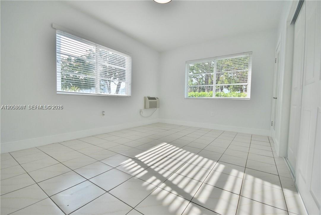 Ver detalles / 5450 sq. ft. $ 2026-07-23 0 foto