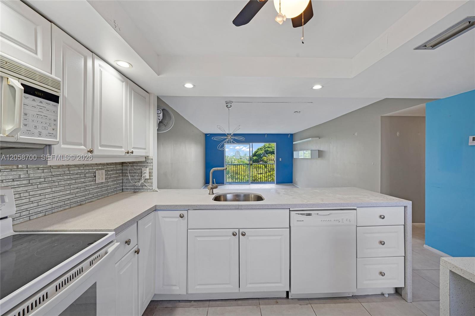 402 2 / 2 992 sq. ft. $ 2026-07-23 0 foto