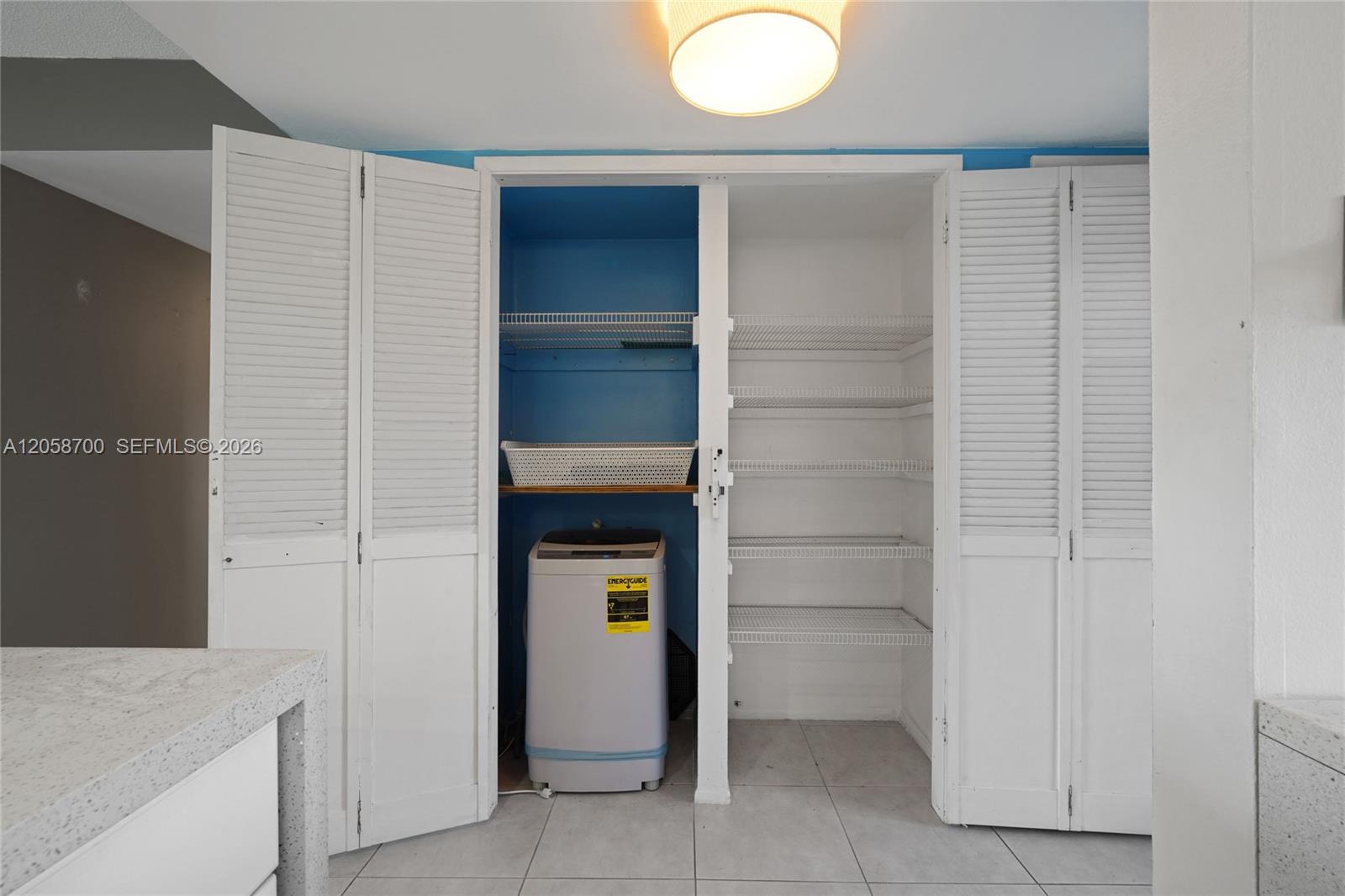 402 2 / 2 992 sq. ft. $ 2026-07-23 0 foto