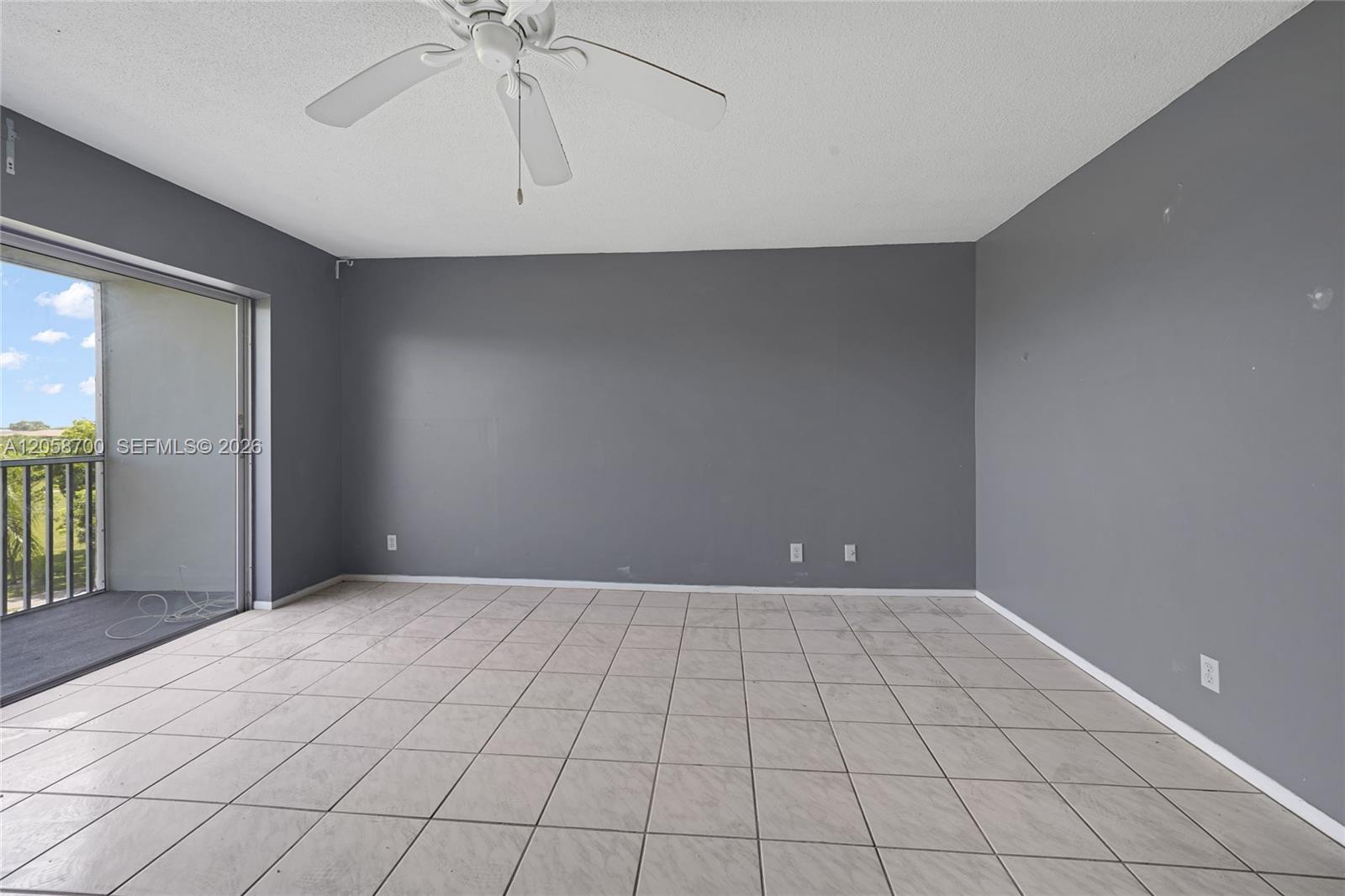 402 2 / 2 992 sq. ft. $ 2026-07-23 0 foto