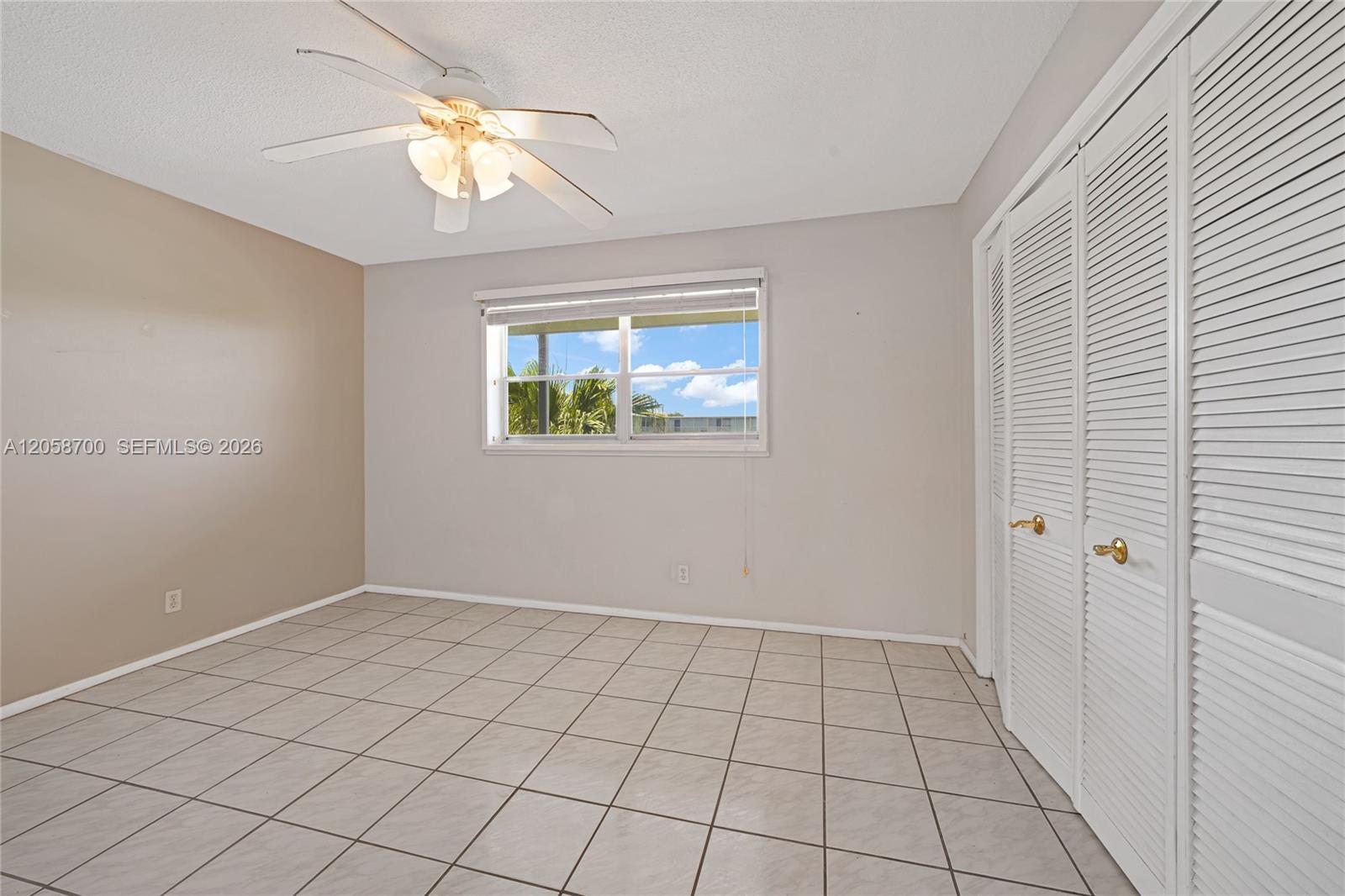 402 2 / 2 992 sq. ft. $ 2026-07-23 0 foto