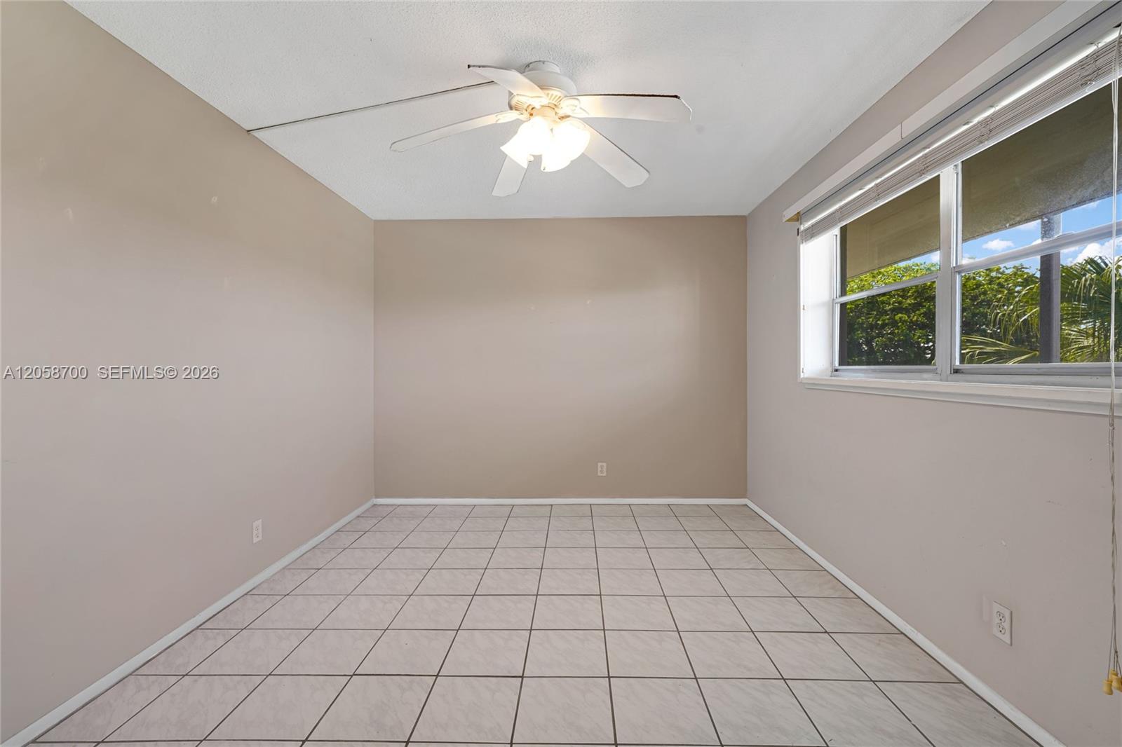 402 2 / 2 992 sq. ft. $ 2026-07-23 0 foto