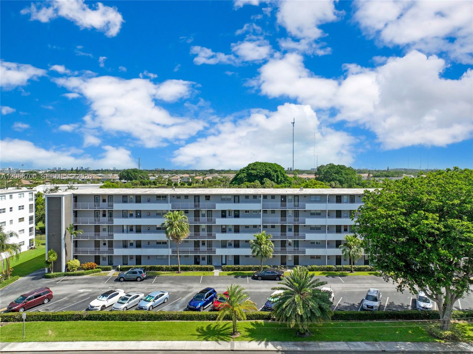 402 2 / 2 992 sq. ft. $ 2026-07-23 0 foto