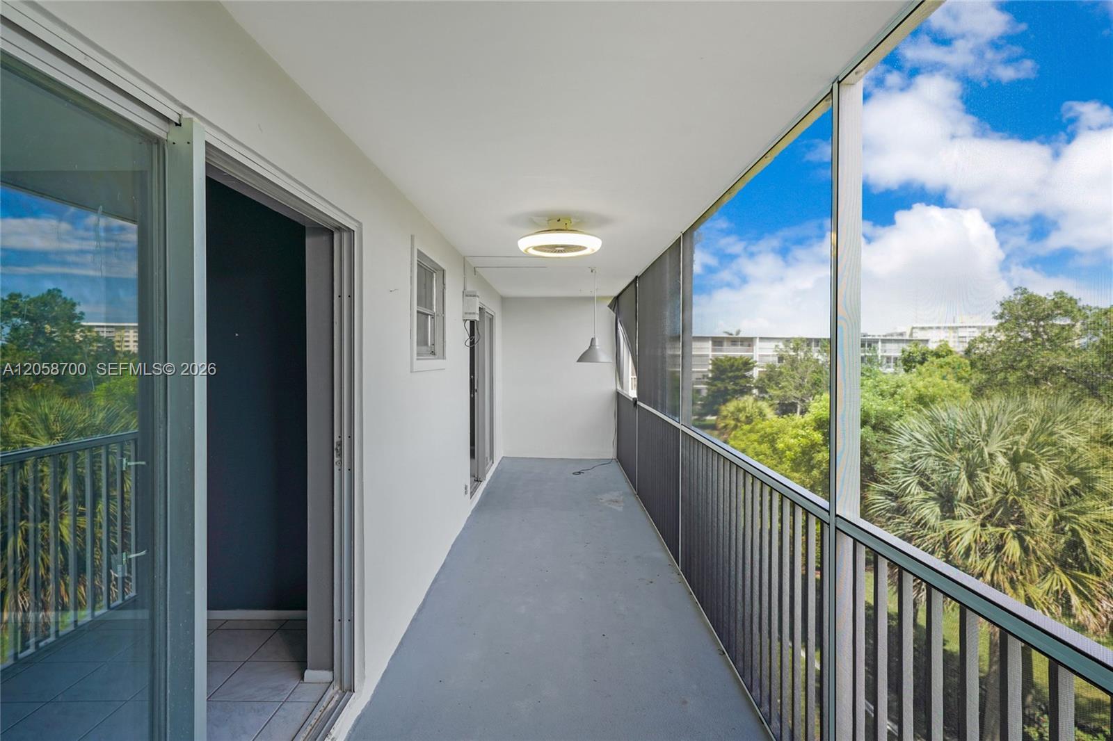 402 2 / 2 992 sq. ft. $ 2026-07-23 0 foto