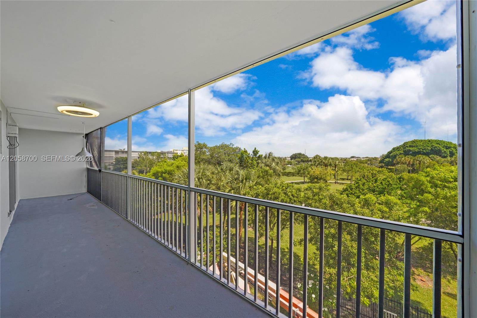 402 2 / 2 992 sq. ft. $ 2026-07-23 0 foto
