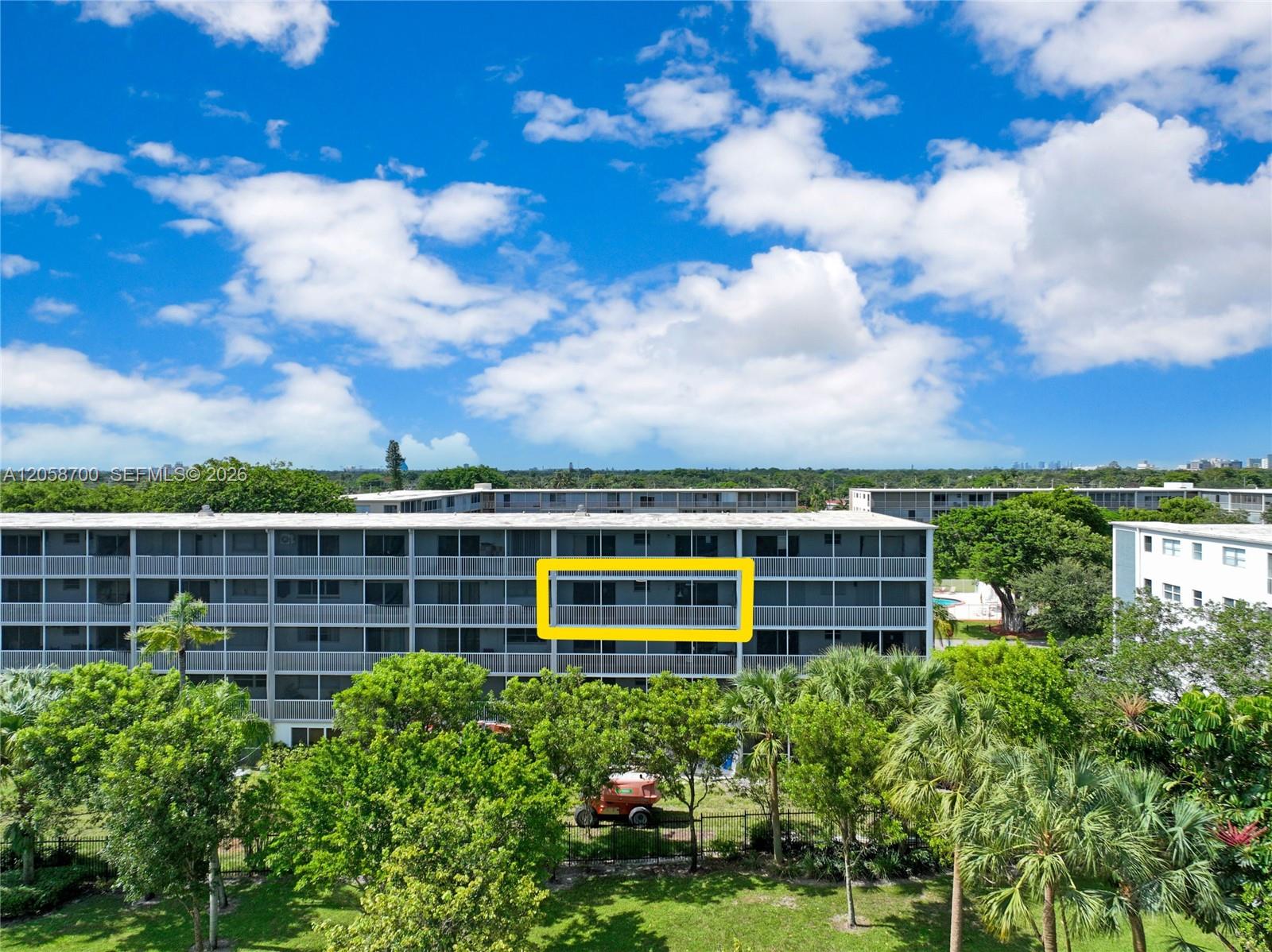 402 2 / 2 992 sq. ft. $ 2026-07-23 0 foto