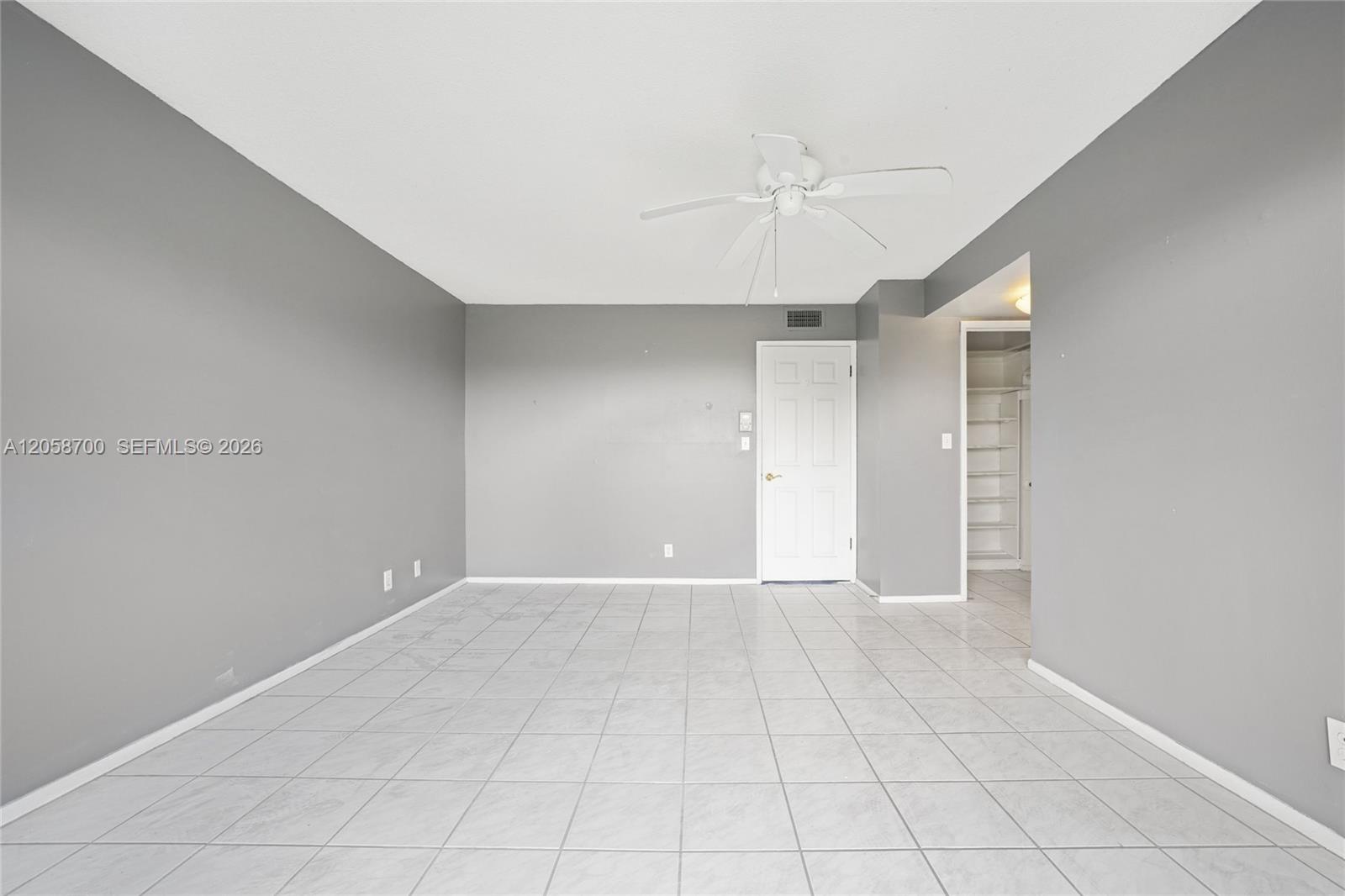 402 2 / 2 992 sq. ft. $ 2026-07-23 0 foto