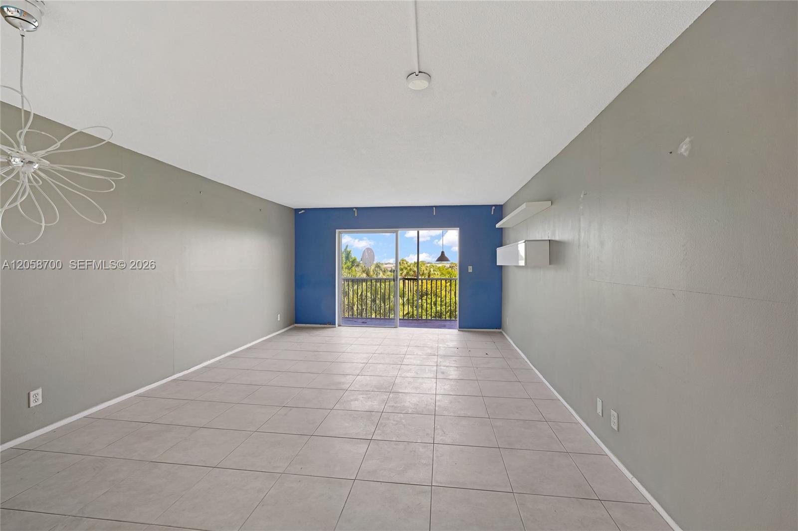 402 2 / 2 992 sq. ft. $ 2026-07-23 0 foto