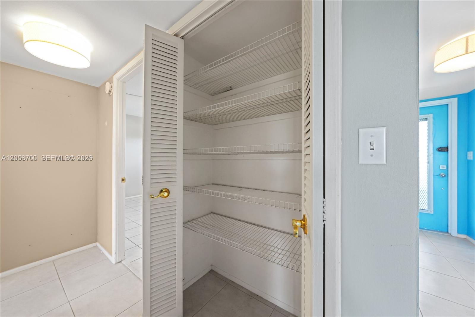 402 2 / 2 992 sq. ft. $ 2026-07-23 0 foto