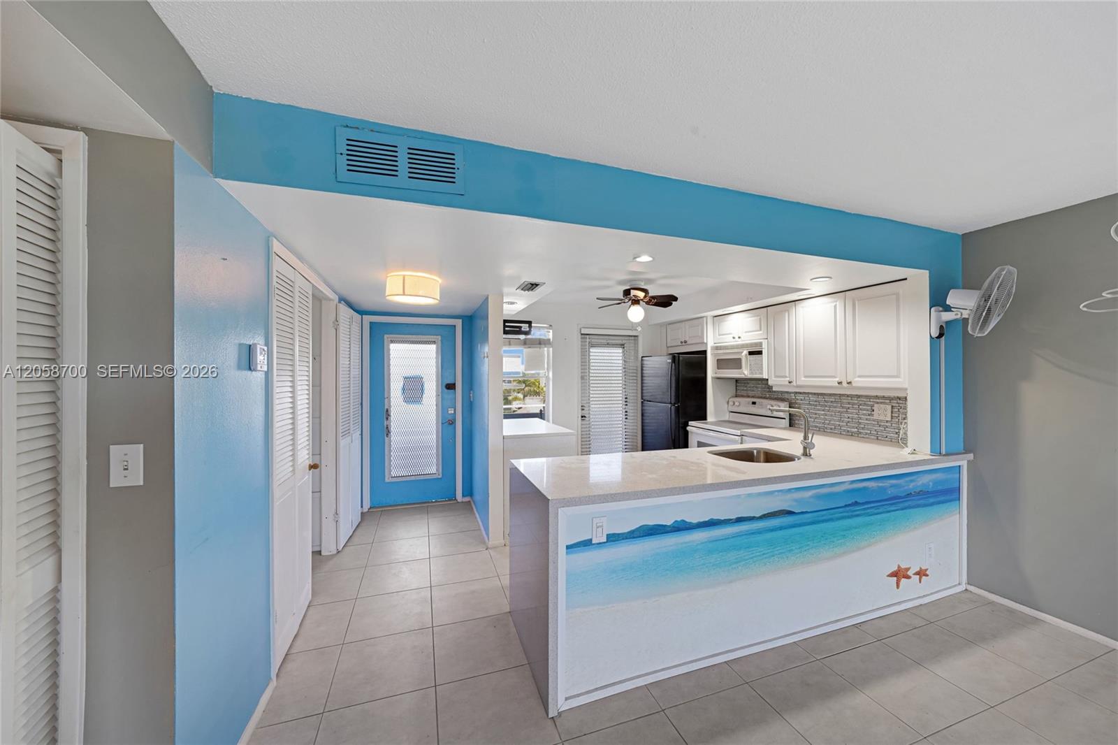 402 2 / 2 992 sq. ft. $ 2026-07-23 0 foto