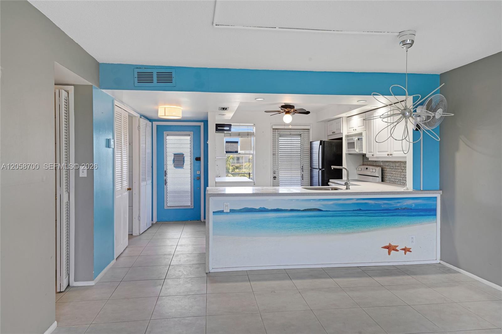 402 2 / 2 992 sq. ft. $ 2026-07-23 0 foto