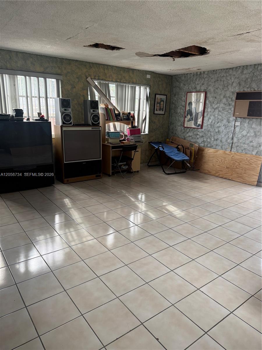 See details / 2700 sq. ft. $ 2026-07-23 0 Photo