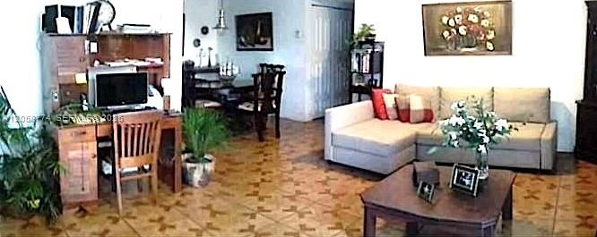 Ver detalles 206 2 / 2 924 sq. ft. $ 2026-07-23 0 foto