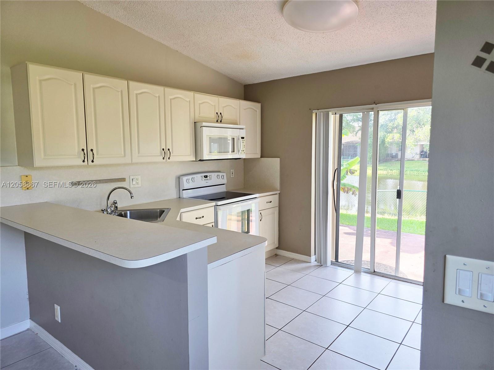 See details 11273 3 / 2 1136 sq. ft. $ 2026-07-23 0 Photo