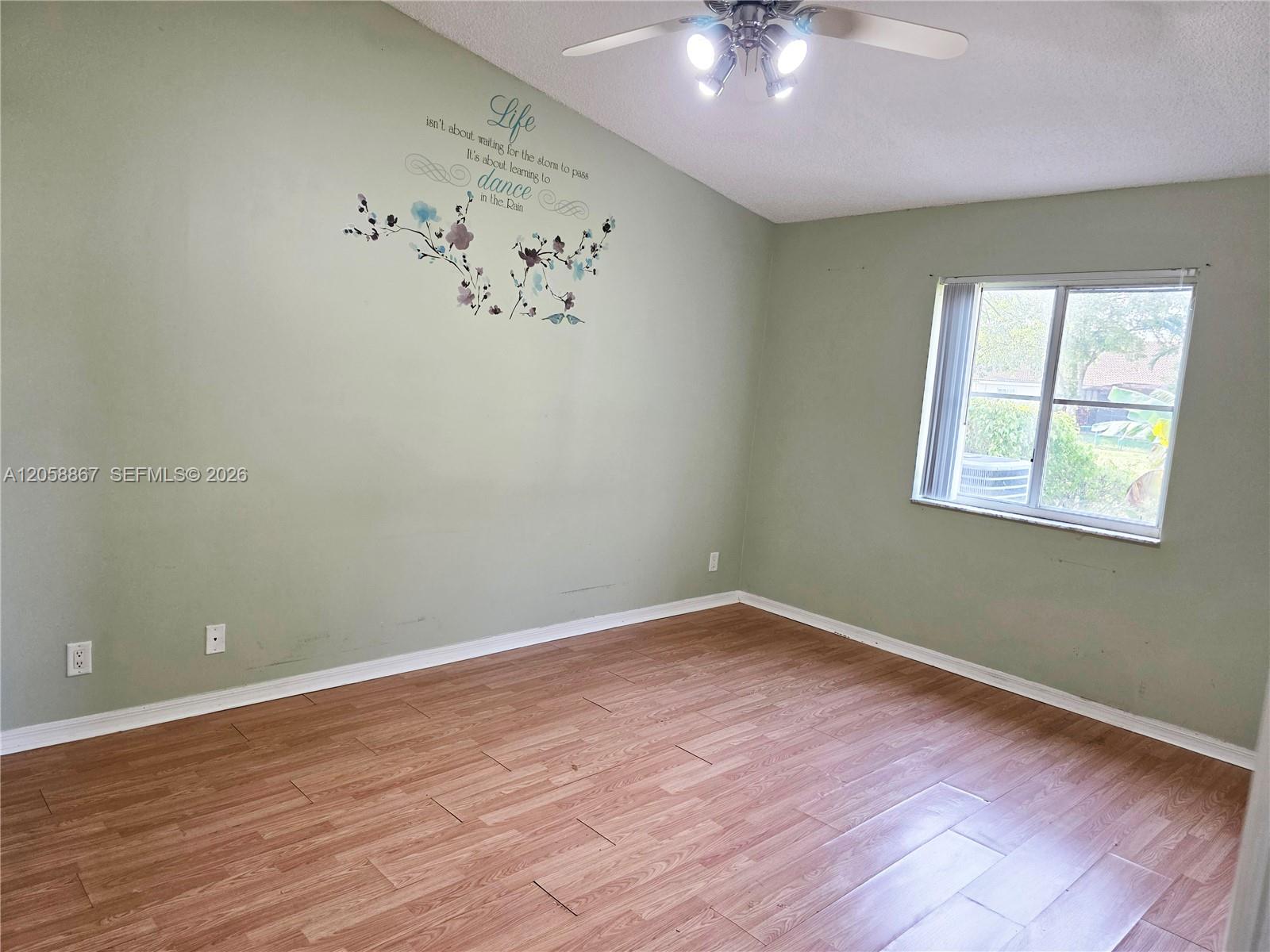 See details 11273 3 / 2 1136 sq. ft. $ 2026-07-23 0 Photo