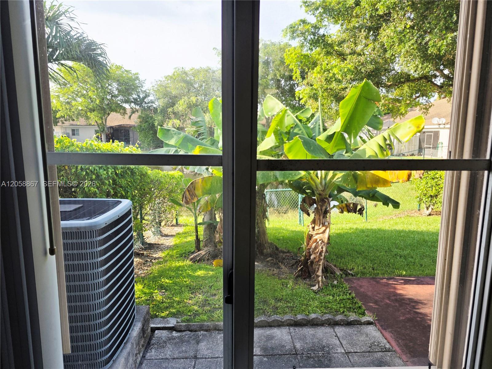See details 11273 3 / 2 1136 sq. ft. $ 2026-07-23 0 Photo