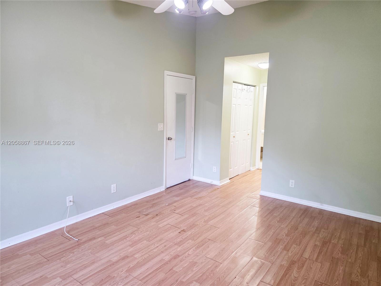 See details 11273 3 / 2 1136 sq. ft. $ 2026-07-23 0 Photo