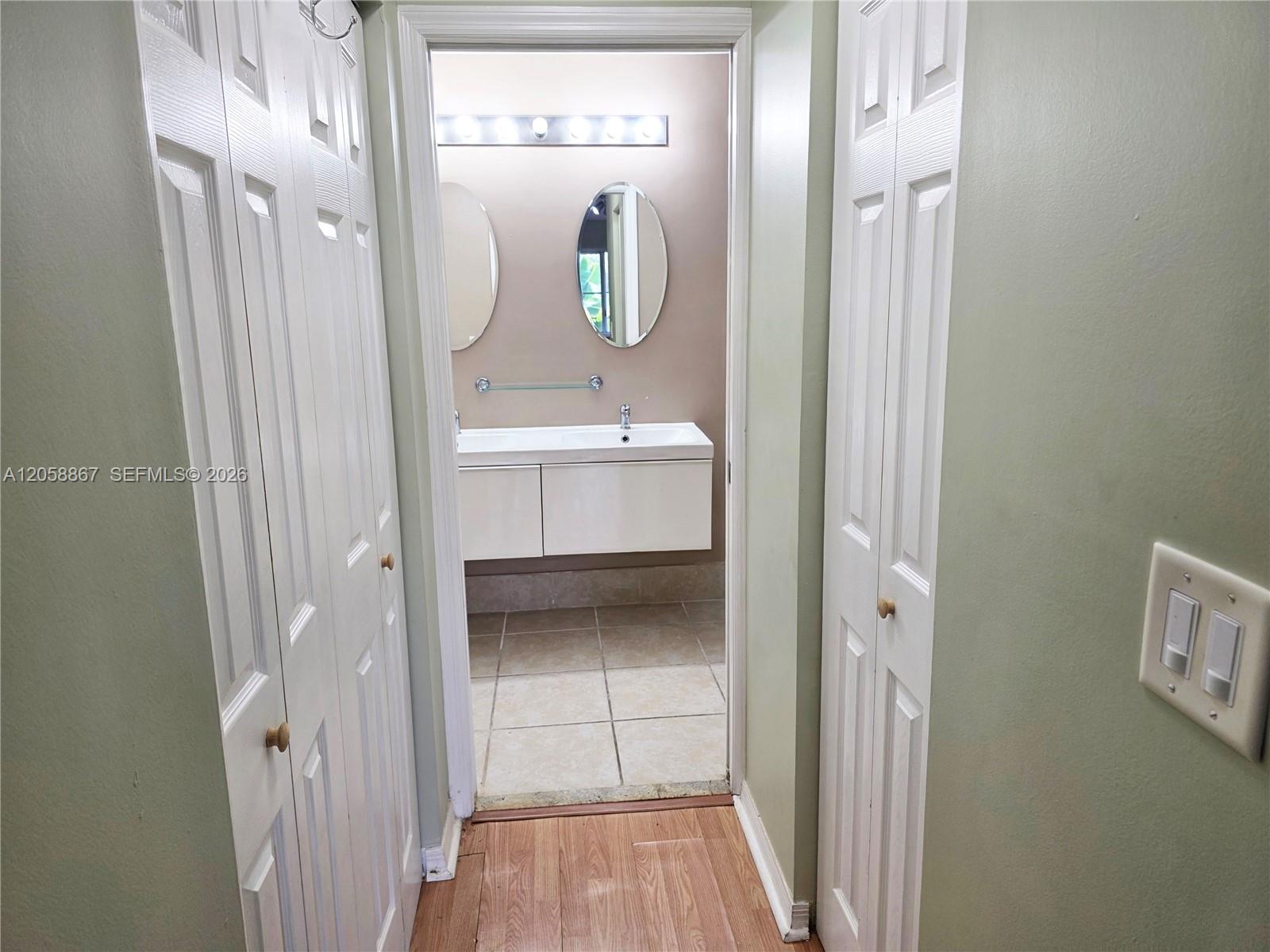 See details 11273 3 / 2 1136 sq. ft. $ 2026-07-23 0 Photo