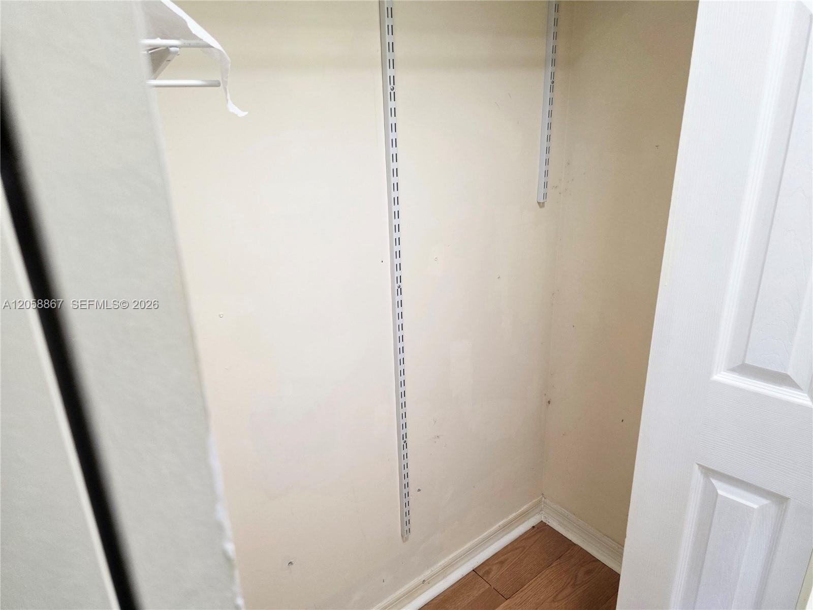 See details 11273 3 / 2 1136 sq. ft. $ 2026-07-23 0 Photo