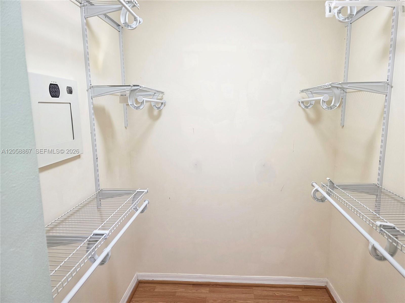 See details 11273 3 / 2 1136 sq. ft. $ 2026-07-23 0 Photo