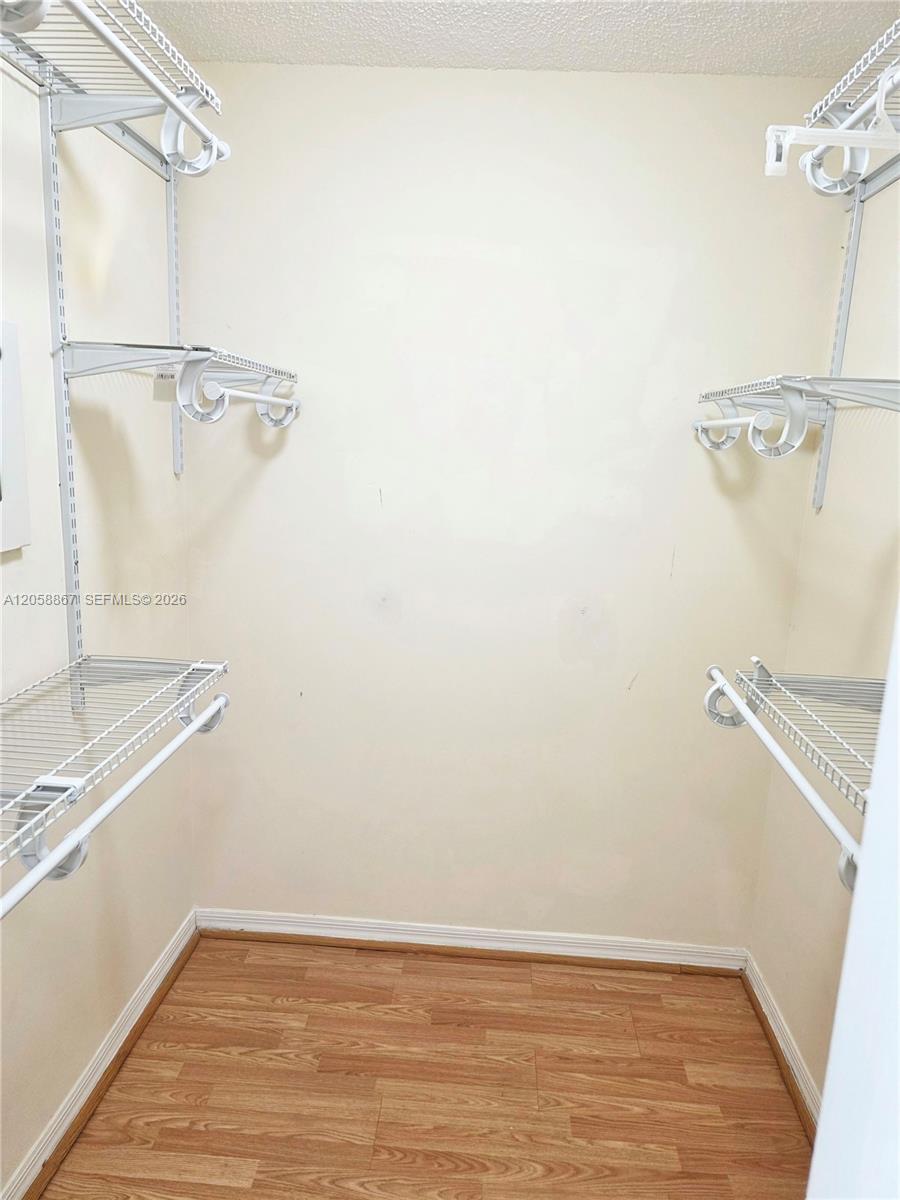 See details 11273 3 / 2 1136 sq. ft. $ 2026-07-23 0 Photo