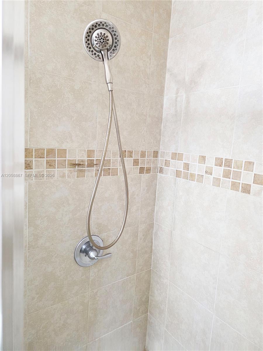 See details 11273 3 / 2 1136 sq. ft. $ 2026-07-23 0 Photo