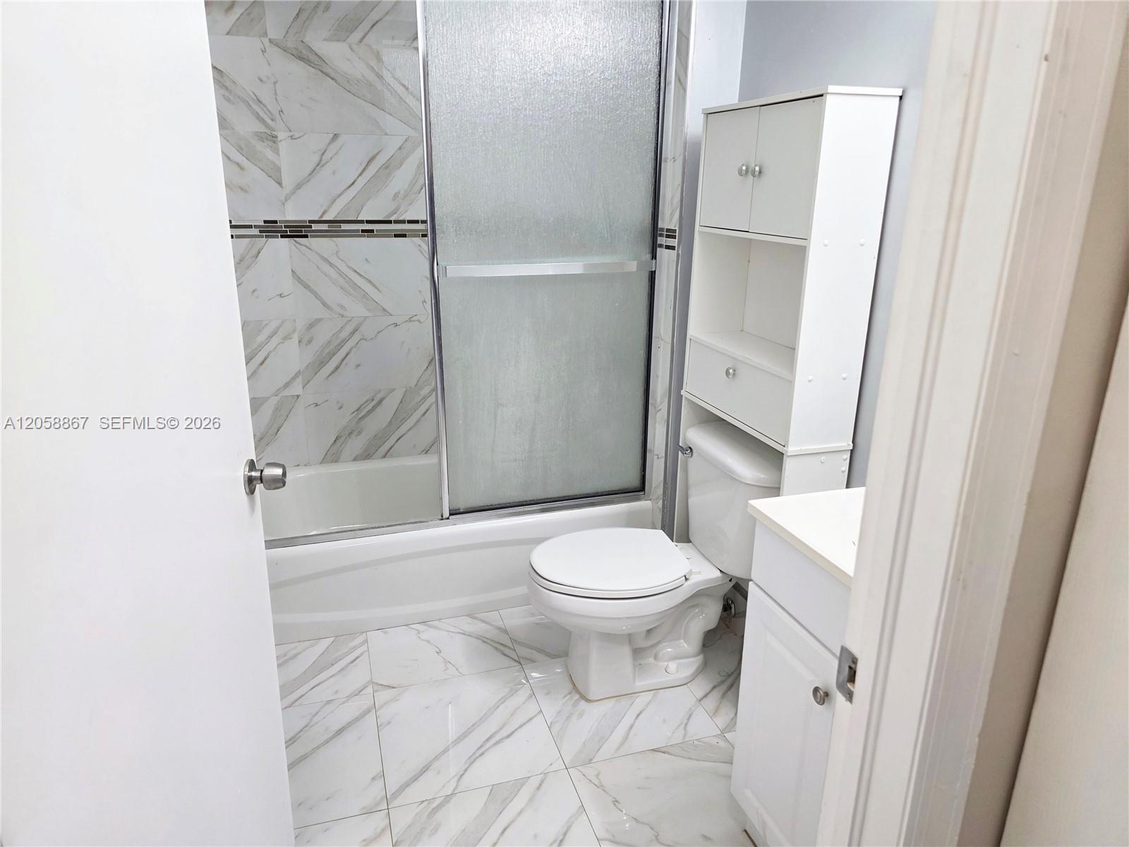See details 11273 3 / 2 1136 sq. ft. $ 2026-07-23 0 Photo