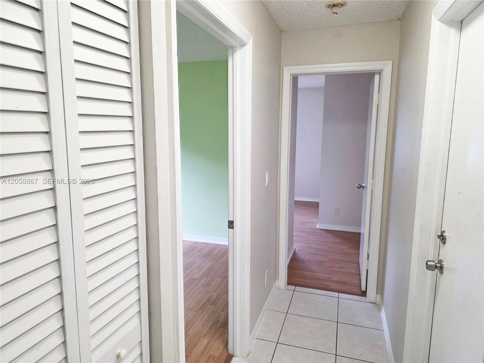 See details 11273 3 / 2 1136 sq. ft. $ 2026-07-23 0 Photo