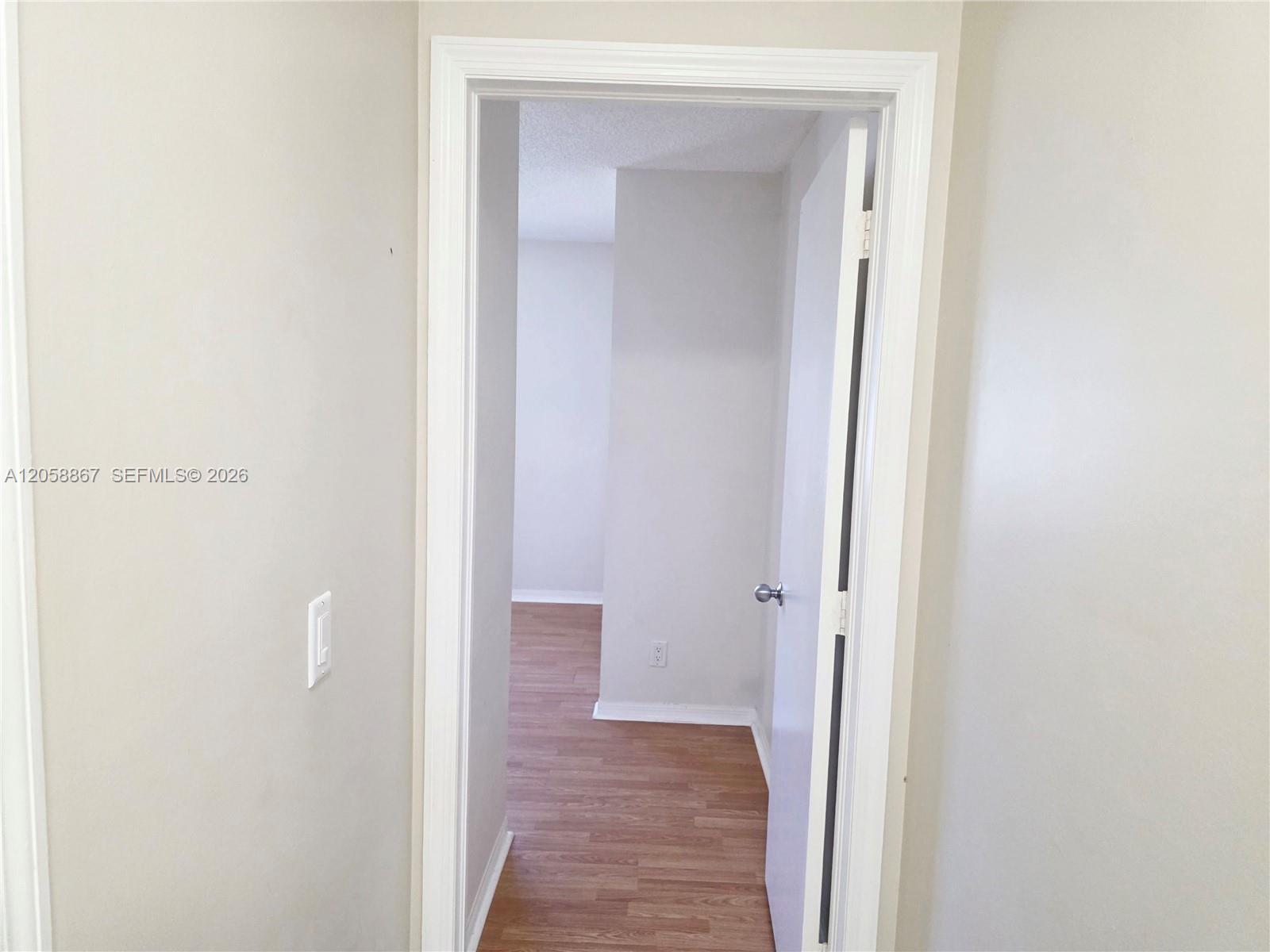 See details 11273 3 / 2 1136 sq. ft. $ 2026-07-23 0 Photo