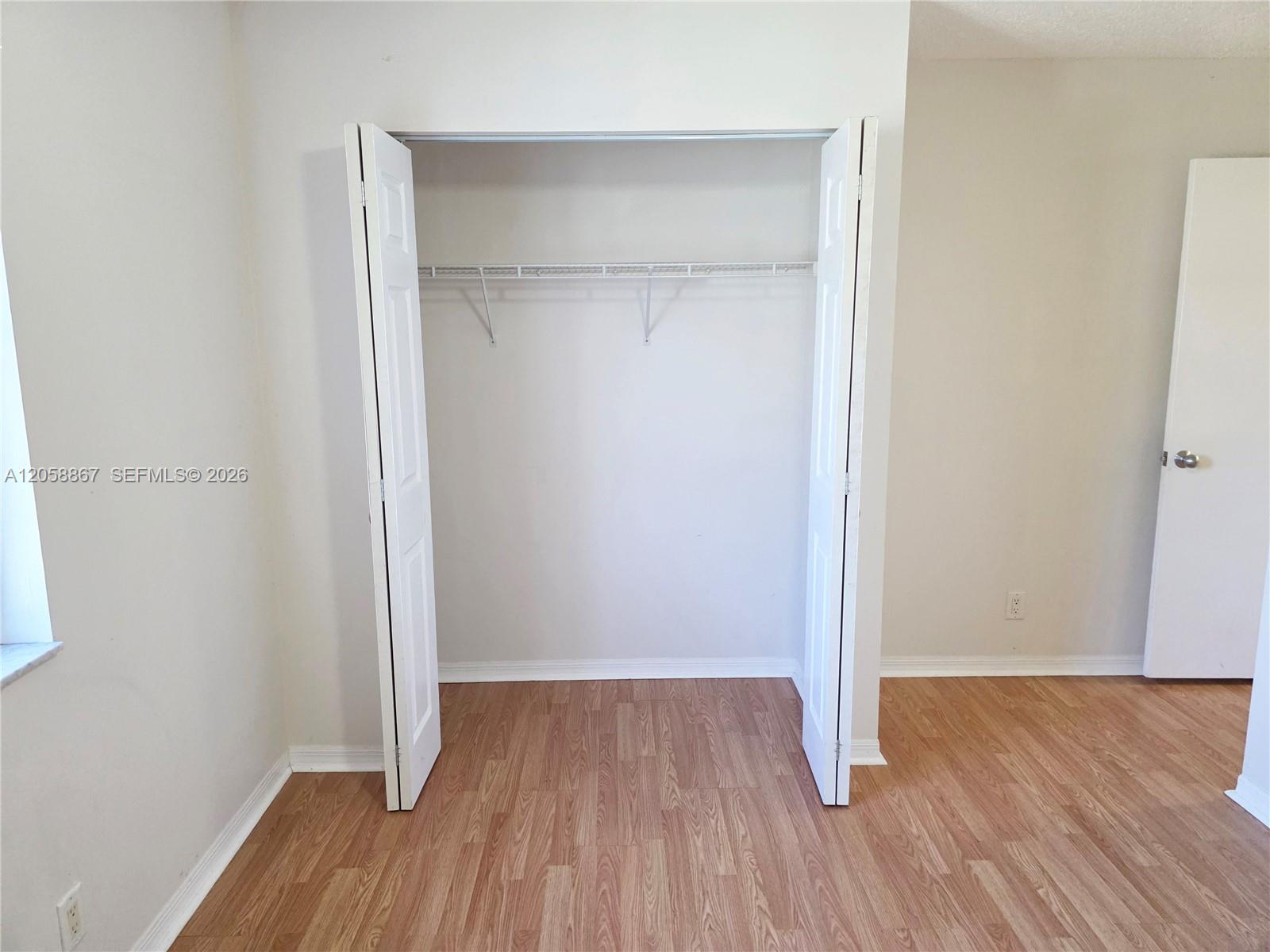 See details 11273 3 / 2 1136 sq. ft. $ 2026-07-23 0 Photo