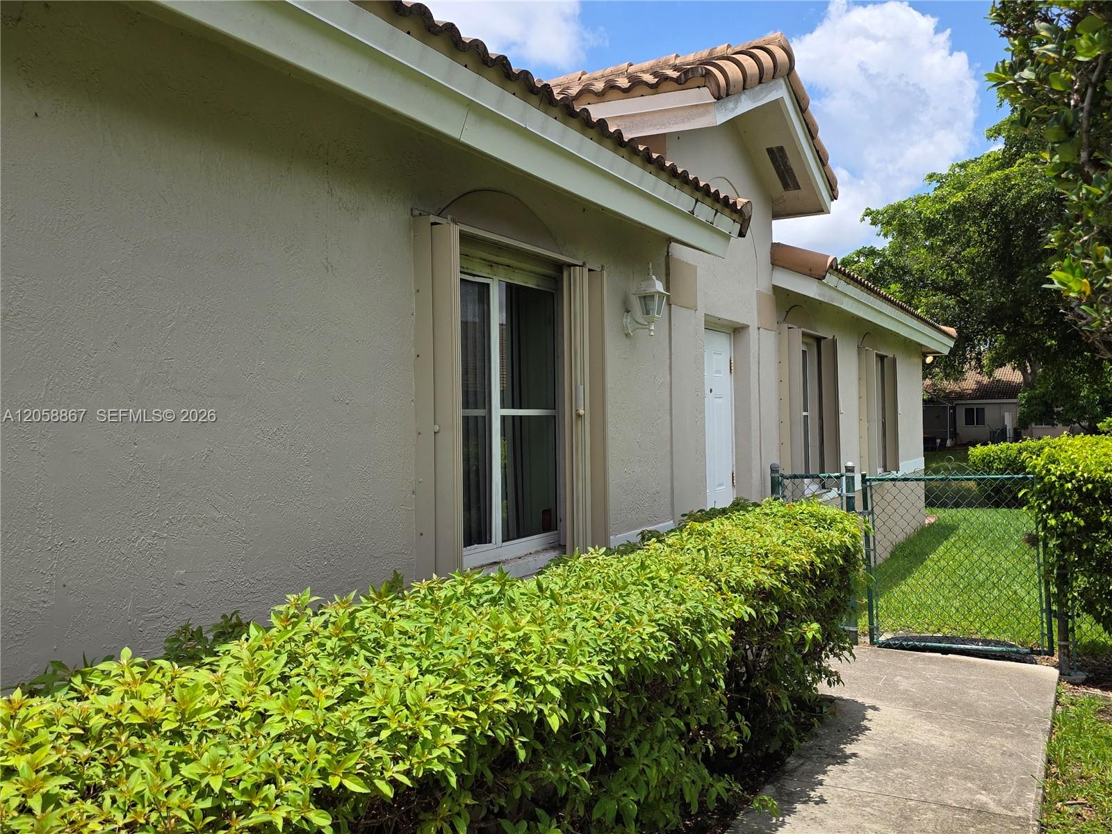 See details 11273 3 / 2 1136 sq. ft. $ 2026-07-23 0 Photo