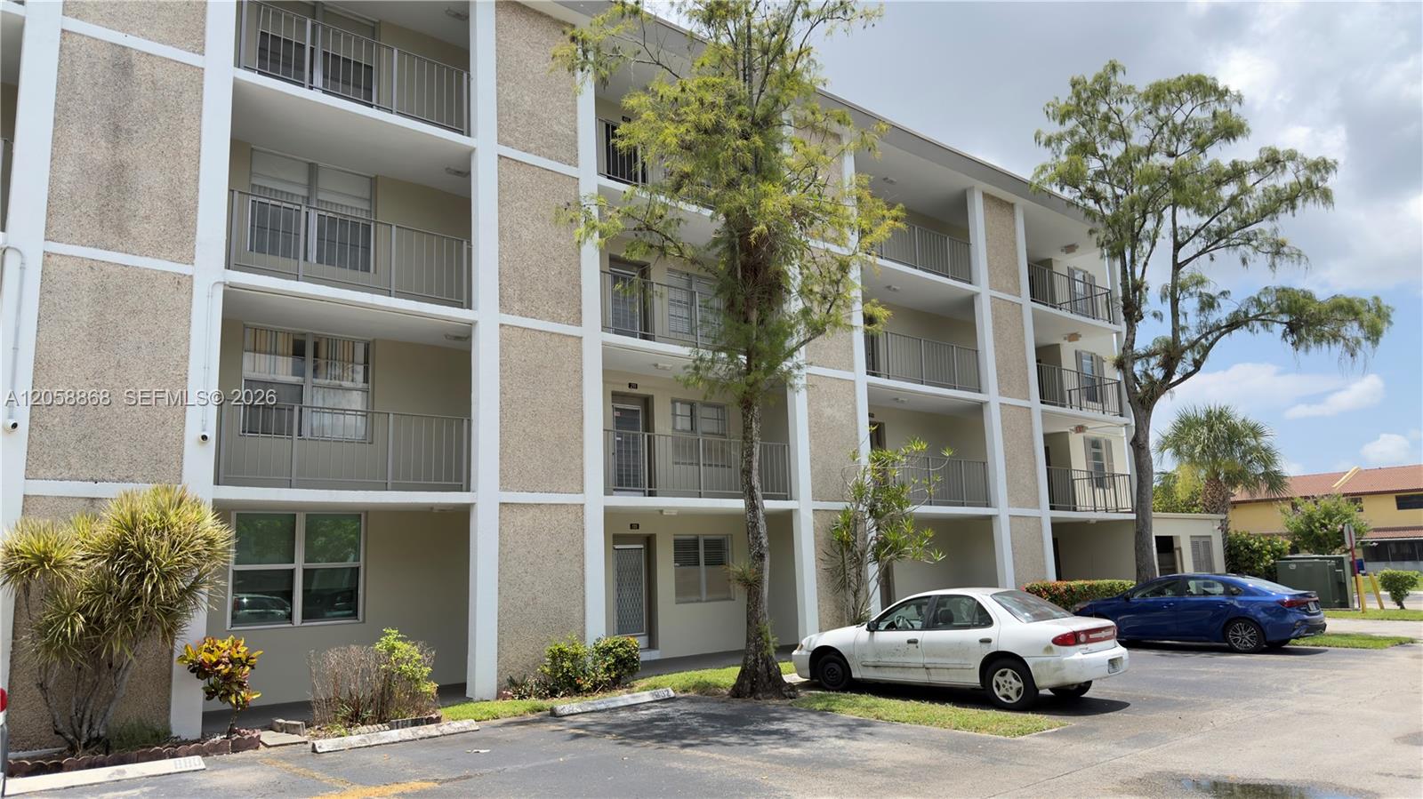 Ver detalles 310 1 / 1 705 sq. ft. $ 2026-07-23 0 foto