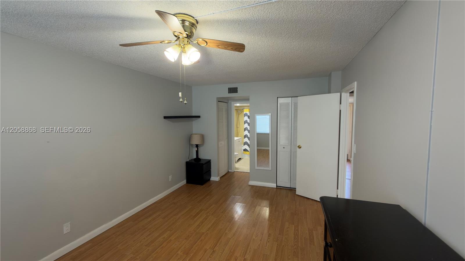 Ver detalles 310 1 / 1 705 sq. ft. $ 2026-07-23 0 foto