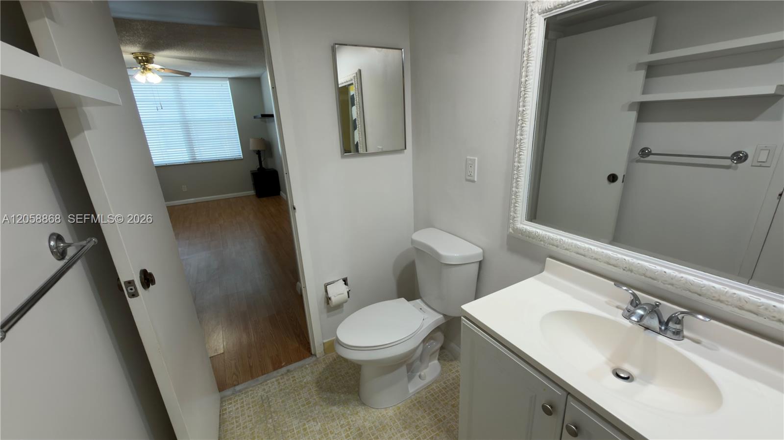 Ver detalles 310 1 / 1 705 sq. ft. $ 2026-07-23 0 foto