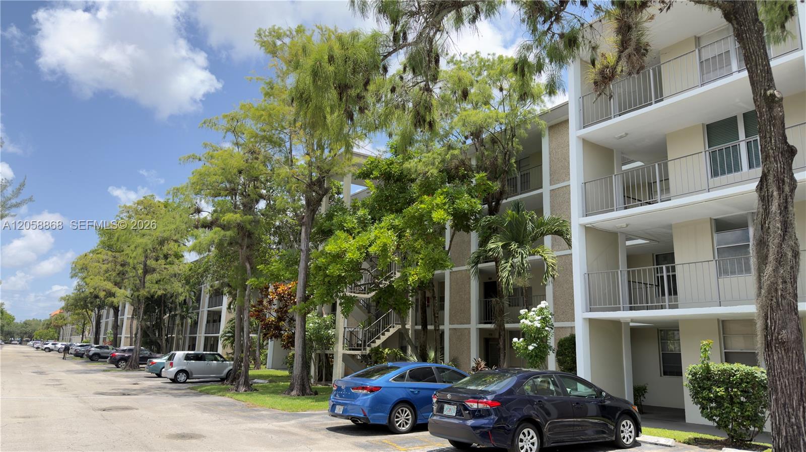 Ver detalles 310 1 / 1 705 sq. ft. $ 2026-07-23 0 foto