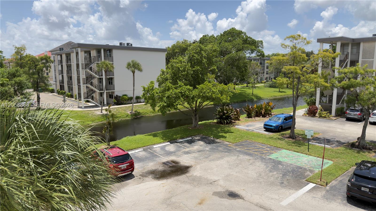 Ver detalles 310 1 / 1 705 sq. ft. $ 2026-07-23 0 foto