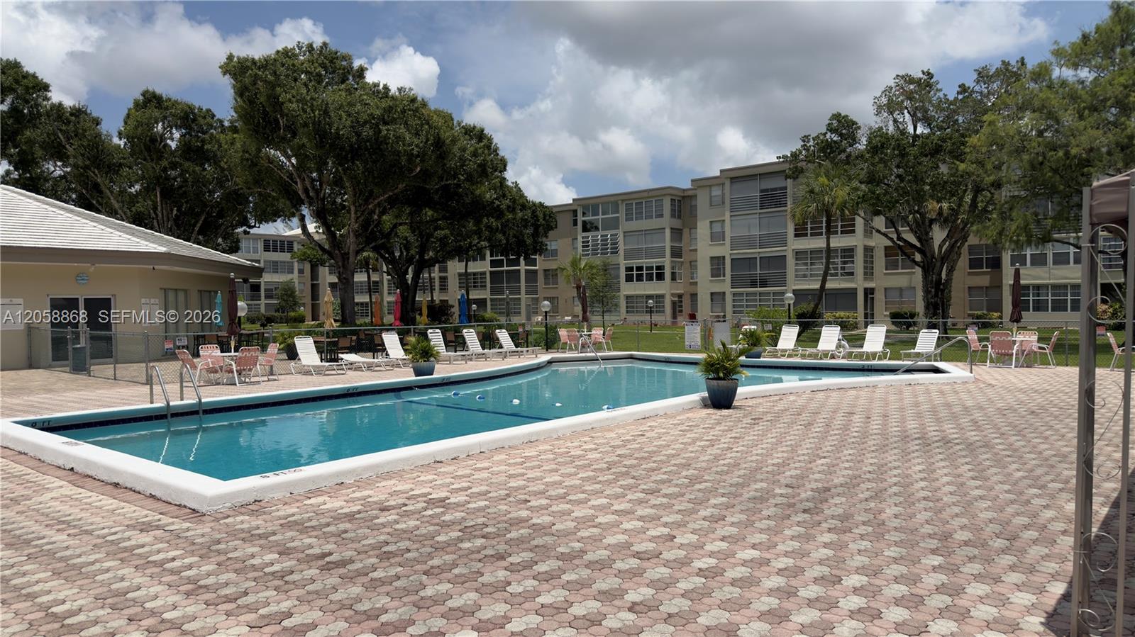 Ver detalles 310 1 / 1 705 sq. ft. $ 2026-07-23 0 foto