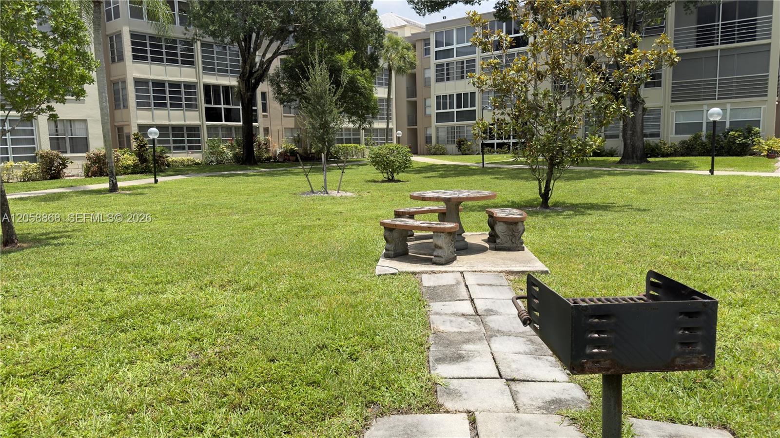 Ver detalles 310 1 / 1 705 sq. ft. $ 2026-07-23 0 foto