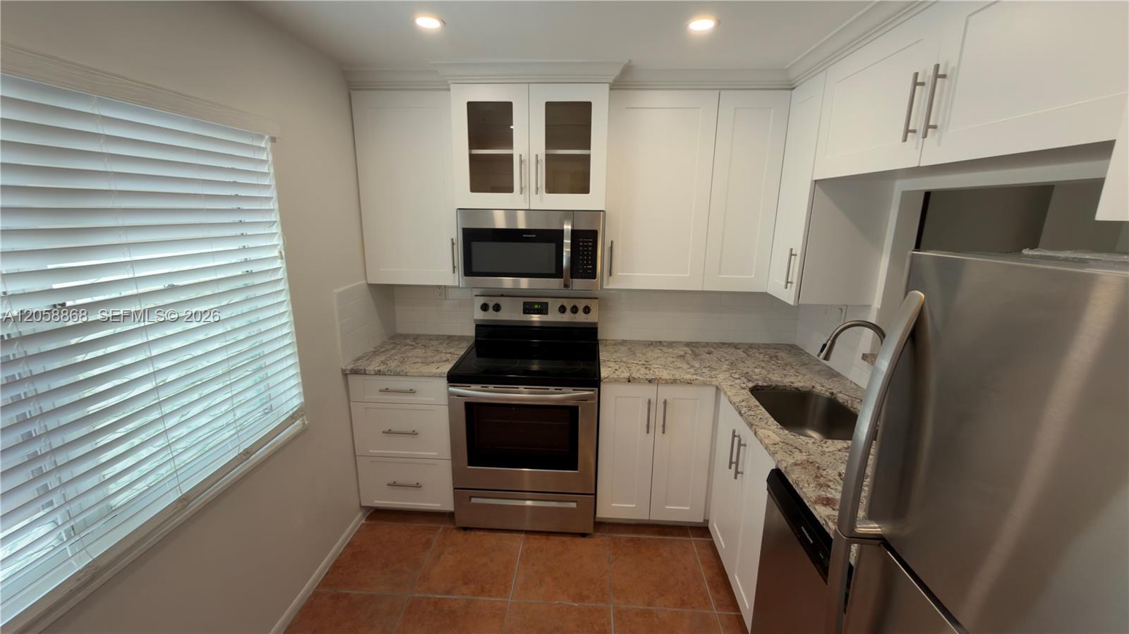 Ver detalles 310 1 / 1 705 sq. ft. $ 2026-07-23 0 foto