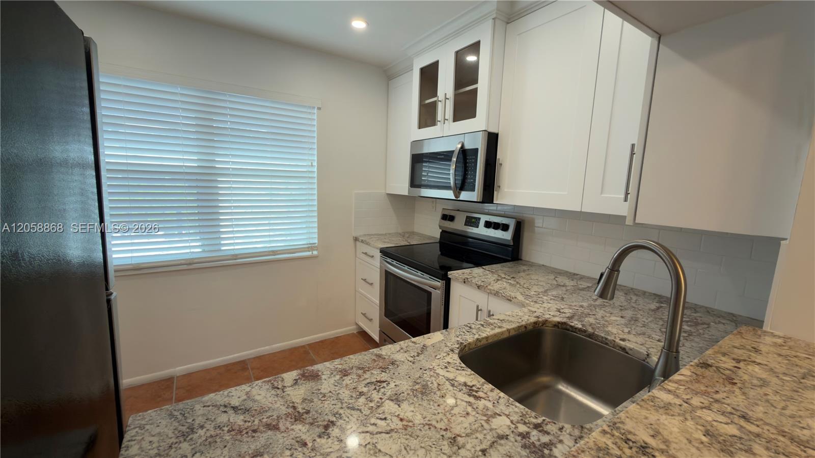 Ver detalles 310 1 / 1 705 sq. ft. $ 2026-07-23 0 foto