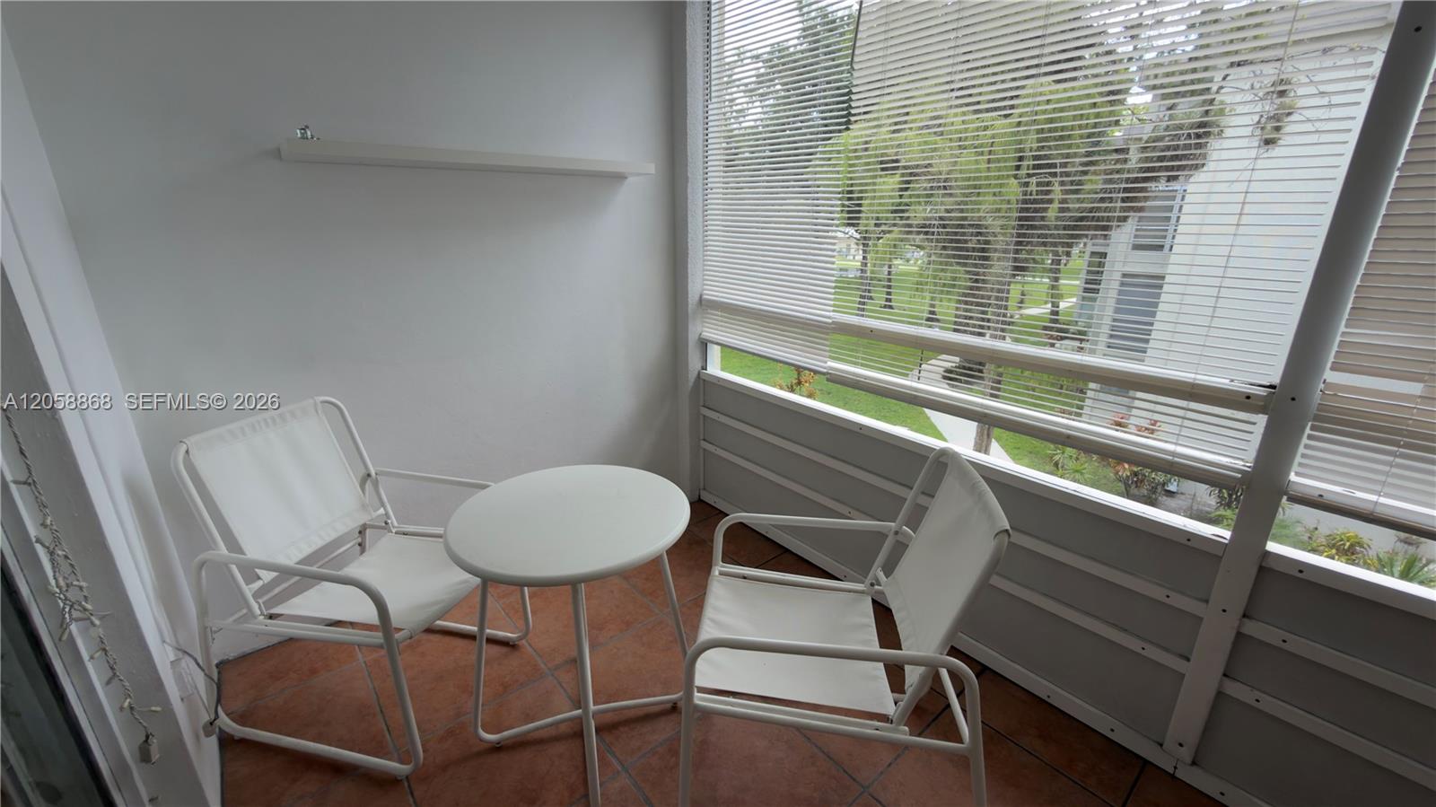 Ver detalles 310 1 / 1 705 sq. ft. $ 2026-07-23 0 foto