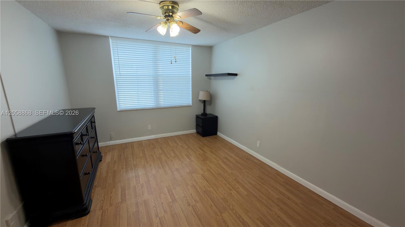 Ver detalles 310 1 / 1 705 sq. ft. $ 2026-07-23 0 foto