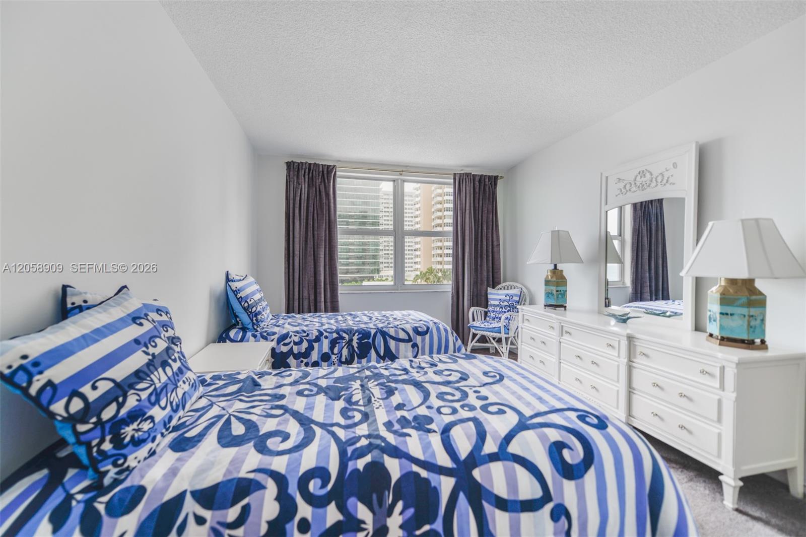 Ver detalles 5Q 3 / 3 1740 sq. ft. $ 2026-07-23 0 foto