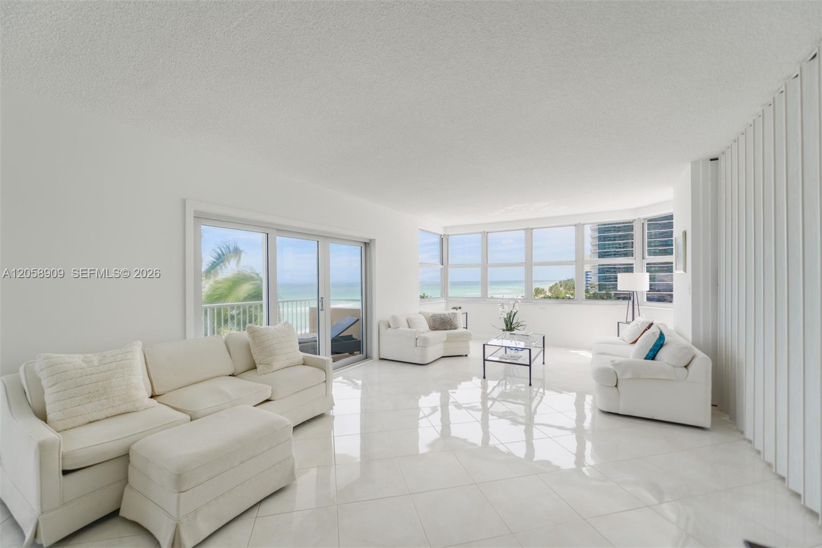 Ver detalles 5Q 3 / 3 1740 sq. ft. $ 2026-07-23 0 foto