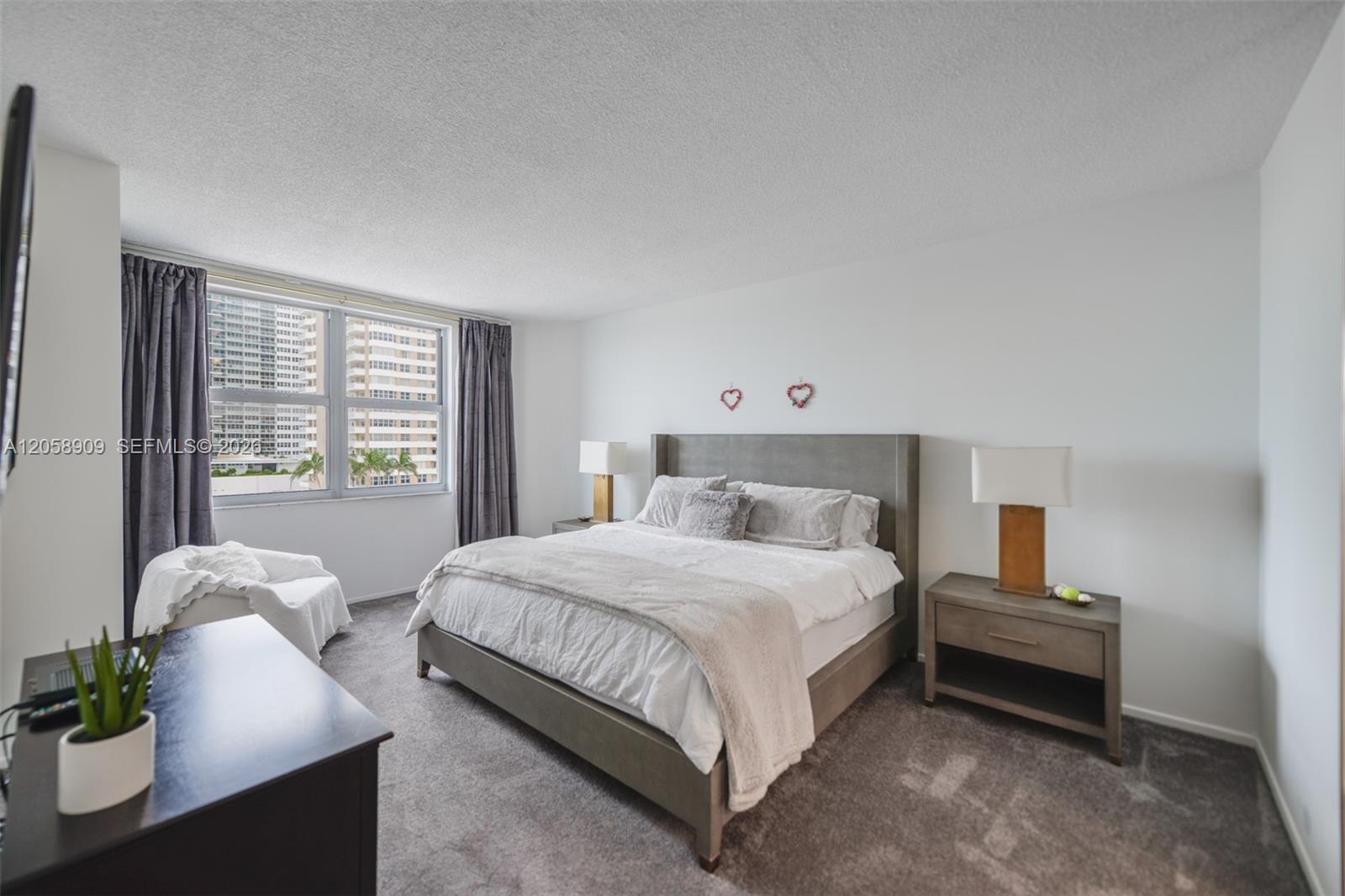Ver detalles 5Q 3 / 3 1740 sq. ft. $ 2026-07-23 0 foto