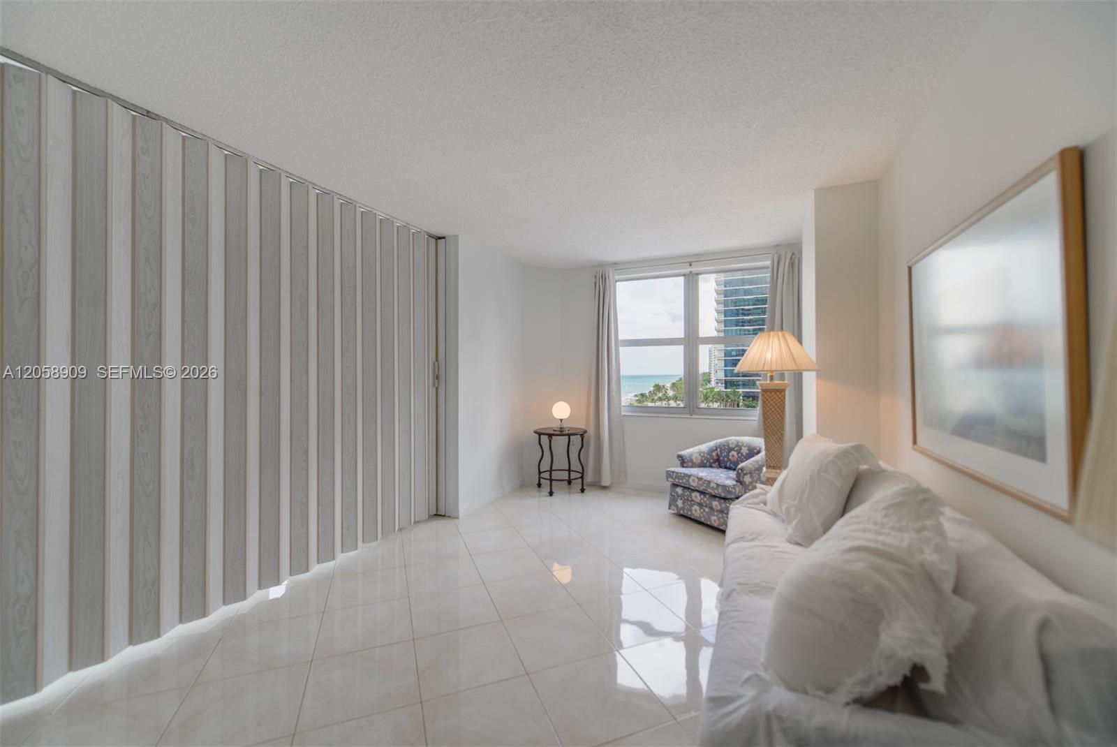 Ver detalles 5Q 3 / 3 1740 sq. ft. $ 2026-07-23 0 foto