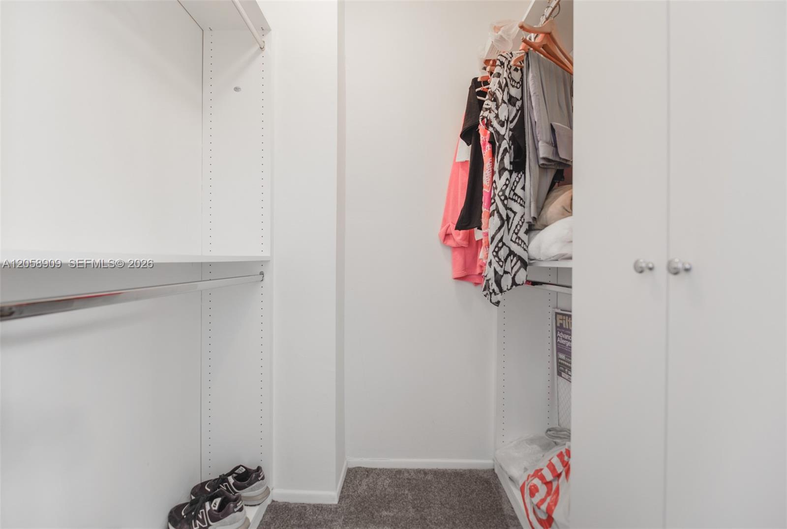 Ver detalles 5Q 3 / 3 1740 sq. ft. $ 2026-07-23 0 foto