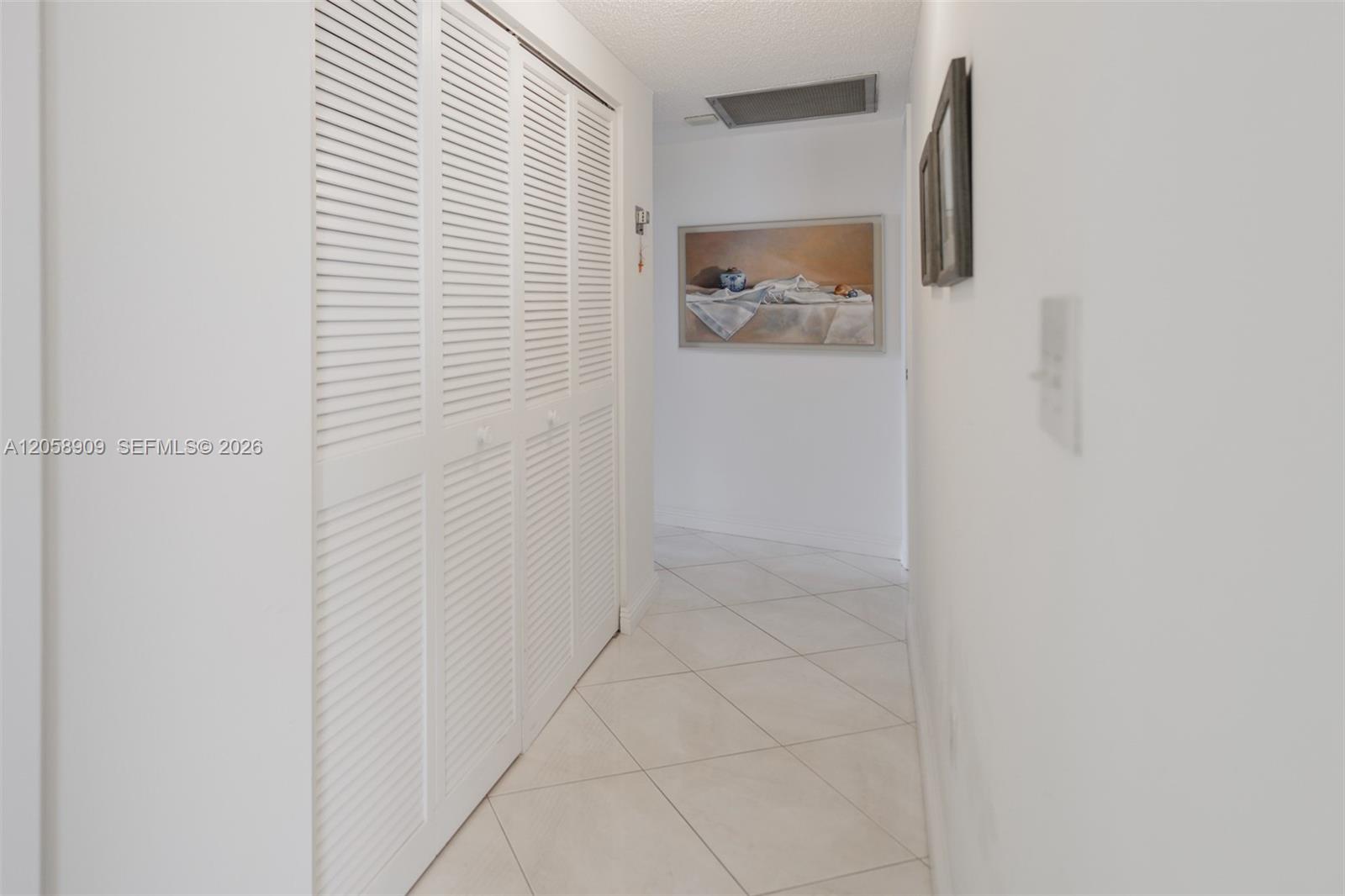 Ver detalles 5Q 3 / 3 1740 sq. ft. $ 2026-07-23 0 foto